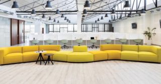 Gala, diseñada por Piergiorgio Cazzaniga
Dado, diseñado por Alfredo Häberli
Mesa ocasional Nuez, diseñada por Patricia Urquiola