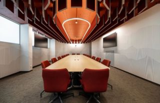 Una sala de reuniones diseñada en torno al enfoque, la comodidad y la interacción.
#Artemide #SomniumSystem #LightingDesign #Workspace
